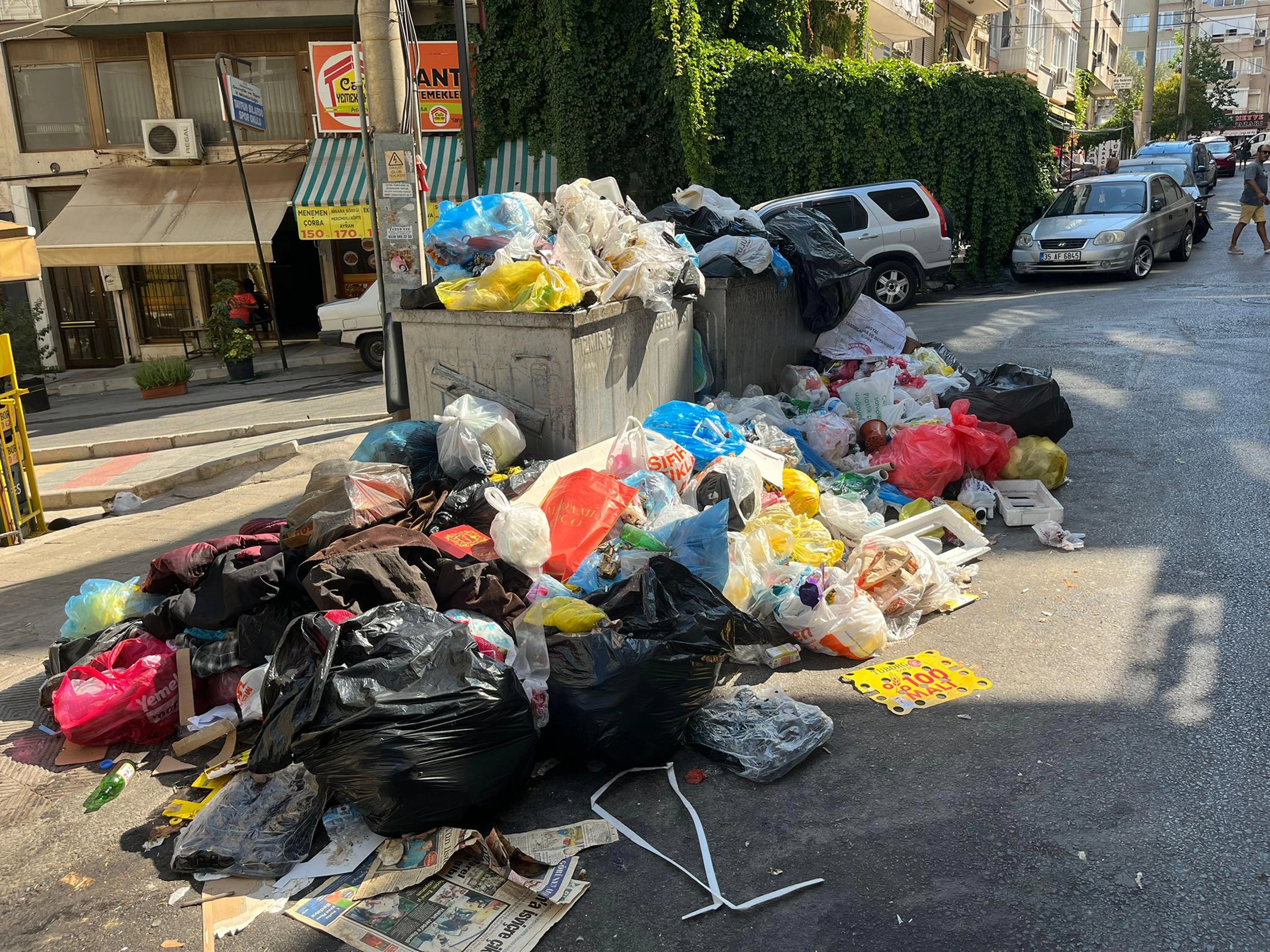 İzmir’de Çöp Sorunu Büyüyor