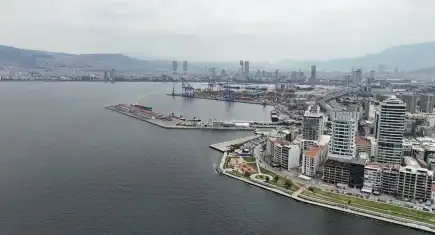 İzmir Körfezi’nde kâbus geri döndü: Sahili kaplayan pis koku yeniden ortaya çıktı!