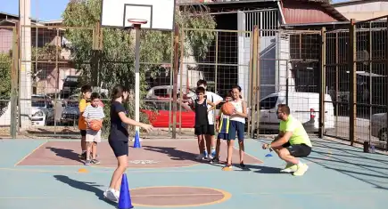 Karabağlar'da yaz mahalle sporları