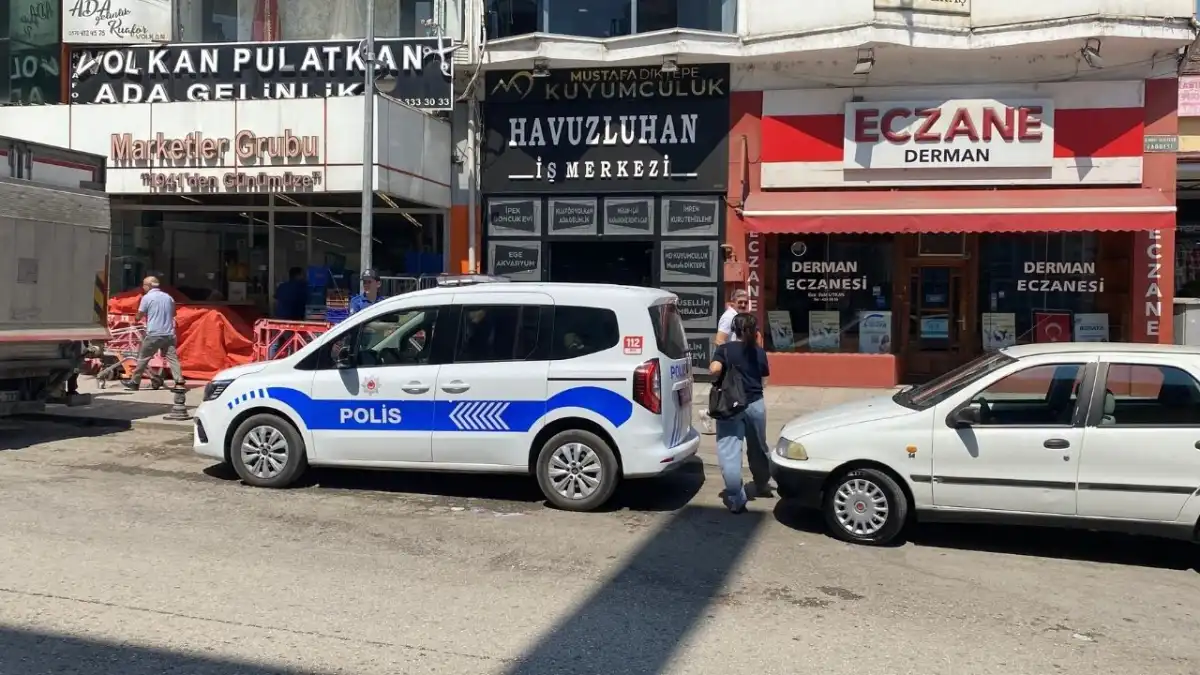 Karabük’te kuyumcuya silahlı soygun girişimi! Tabanca şaşkınlık yarattı haberinin görseli
