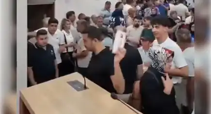 Aydın Büyükşehir’de kriz: Bir grup meclisi bastı