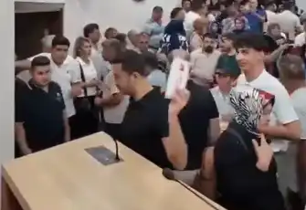 Aydın Büyükşehir’de kriz: Bir grup meclisi bastı