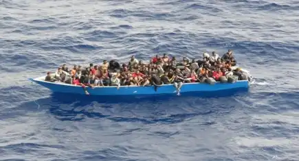 İzmir açıklarında feci kurtarma! 16 çocuk dahil 36 göçmen botta mahsur kaldı