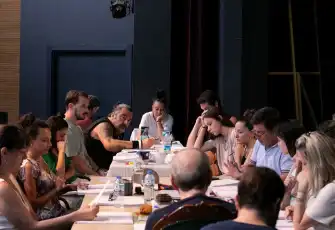 İzmir Şehir Tiyatroları yeni sezonu Arthur Miller’ın “Cadı Kazanı” ile açıyor