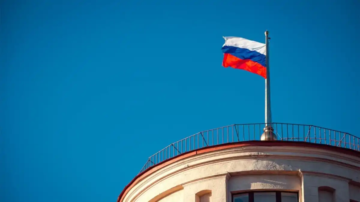 Medvedev’ten sert uyarı: Ukrayna’ya NATO barış gücü gelirse rusya kabul etmeyecek! haberinin görseli