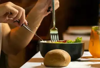 Ne sıklıkta yemek yemelisiniz? Öğün sayısı mı, besin kalitesi mi daha önemli?