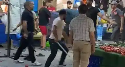 Tuzla’da pazar kavgası: Döner bıçaklı dehşet, polis darbedildi!