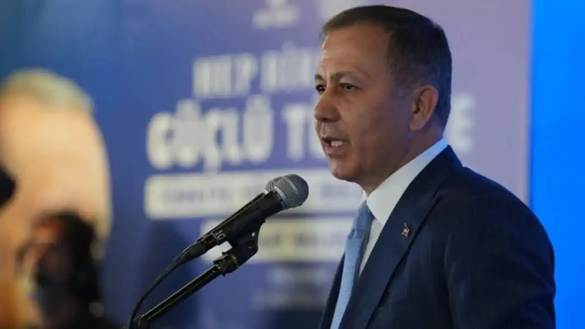 Ali Yerlikaya’dan çarpıcı trafik itirafı: “Bir günde 18 can kaybı, 9 şehit verdik!” haberinin görseli