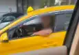 Ankara’da yol verme kavgası kamerada! Taksici öfkesiyle aracın aynasını yumrukladı