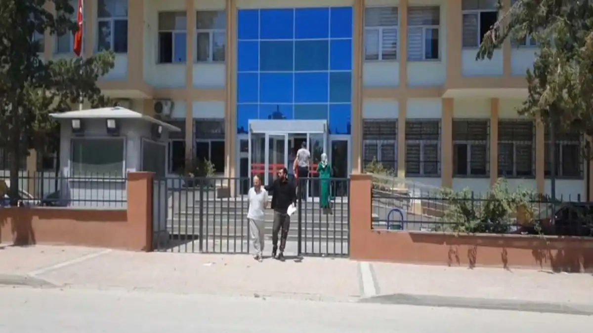 Annesini öldürmüştü, kendisi de cezaevinde kalp krizinden hayatını kaybetti! haberinin görseli
