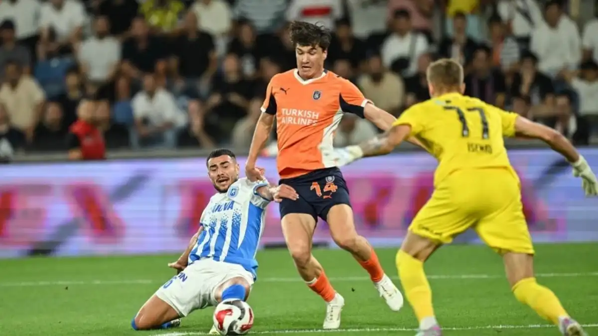 Başakşehir’den şok mağlubiyet! Craiova İstanbul’da avantajı kaptı haberinin görseli