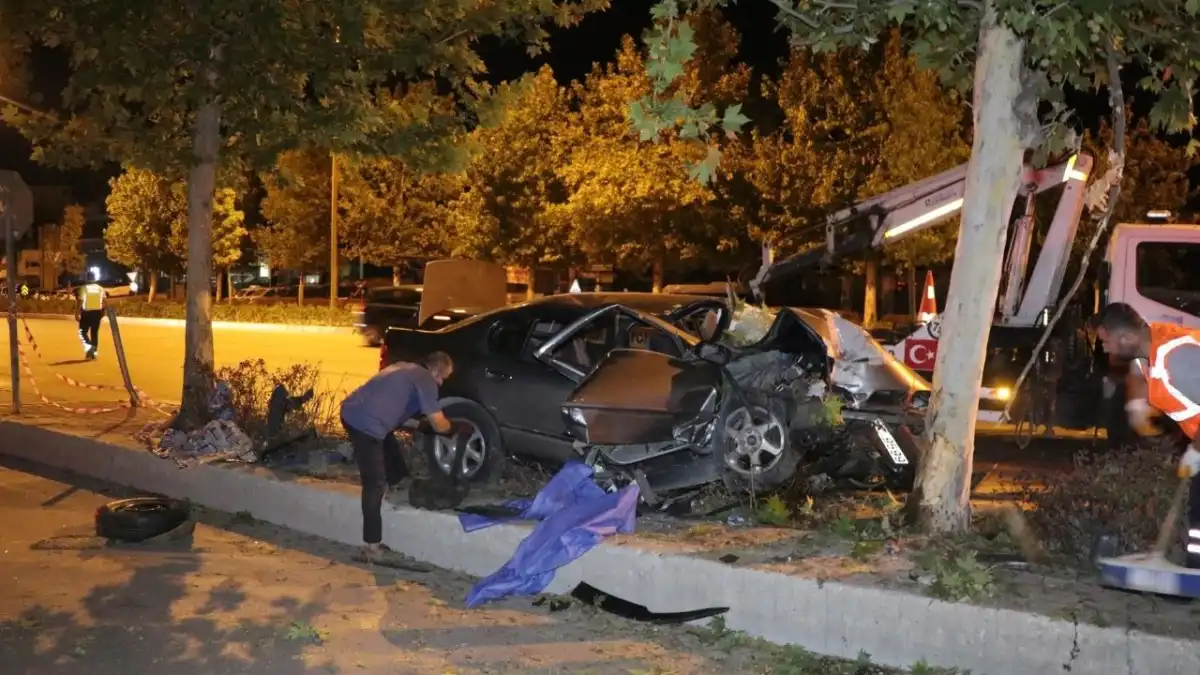 Doğum günü dönüşü feci son: Ezgi ile nişanlısı İbrahim aynı kazada hayatını kaybetti haberinin görseli