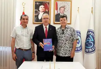 Fazıl Apaydın’ın yeni kitabı burun cerrahisinde genç cerrahlara rehber olacak