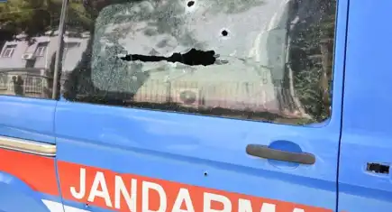 Jandarma aracına silahlı saldırı: 2 kişi yaralandı