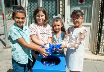 Karşıyakalı çocuklardan “Mavi Kapak” projesine destek