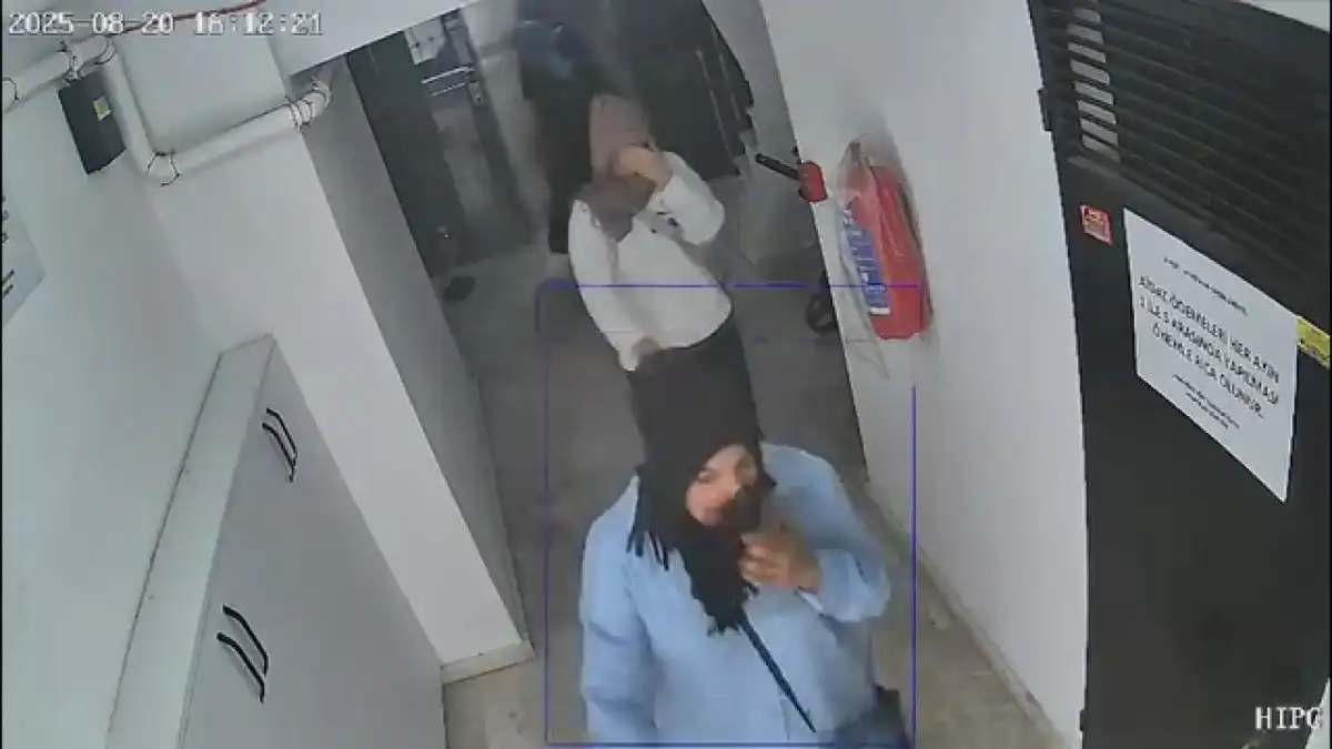 Kocaeli’de film gibi hırsızlık girişimi! 3 kadın güvenlik kamerasına böyle yakalandı haberinin görseli