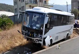 Midibüs şarampole yuvarlandı: Çok sayıda yaralı var!