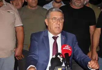 S Plaka'nın mimarı kolları sıvadı
