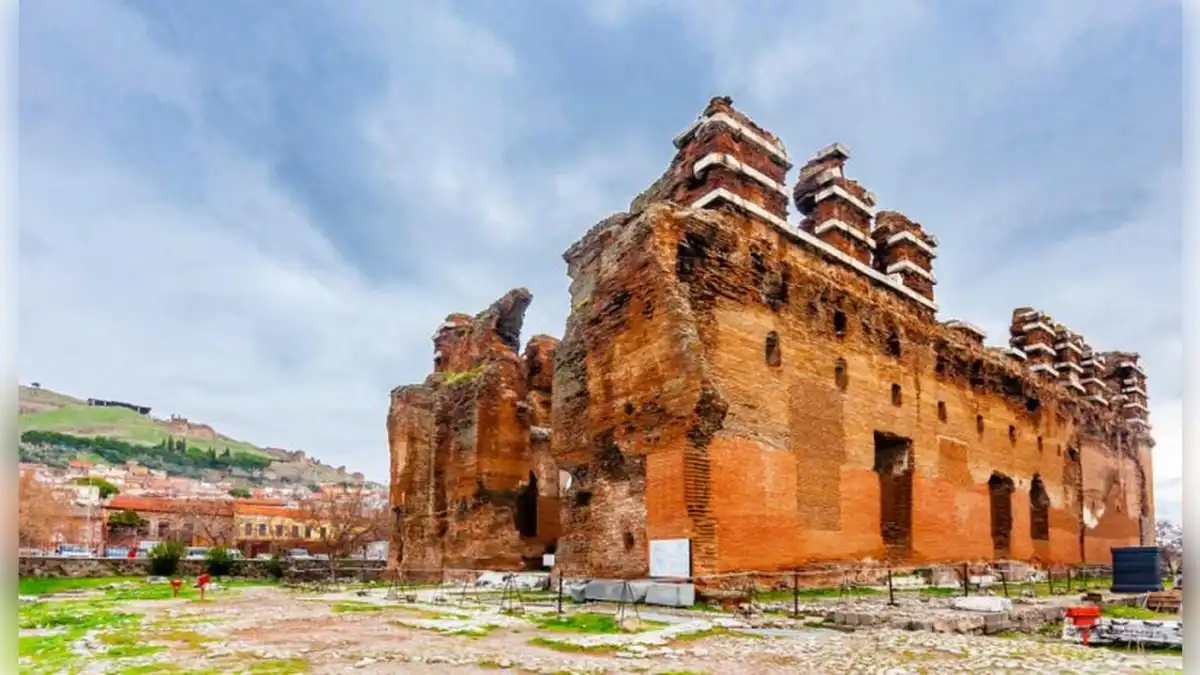 Üç inancın buluştuğu tarihi miras: Bergama Kızıl Avlu haberinin görseli