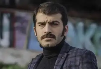 Ünlü oyuncu mekan bastı: Haraç istedi!
