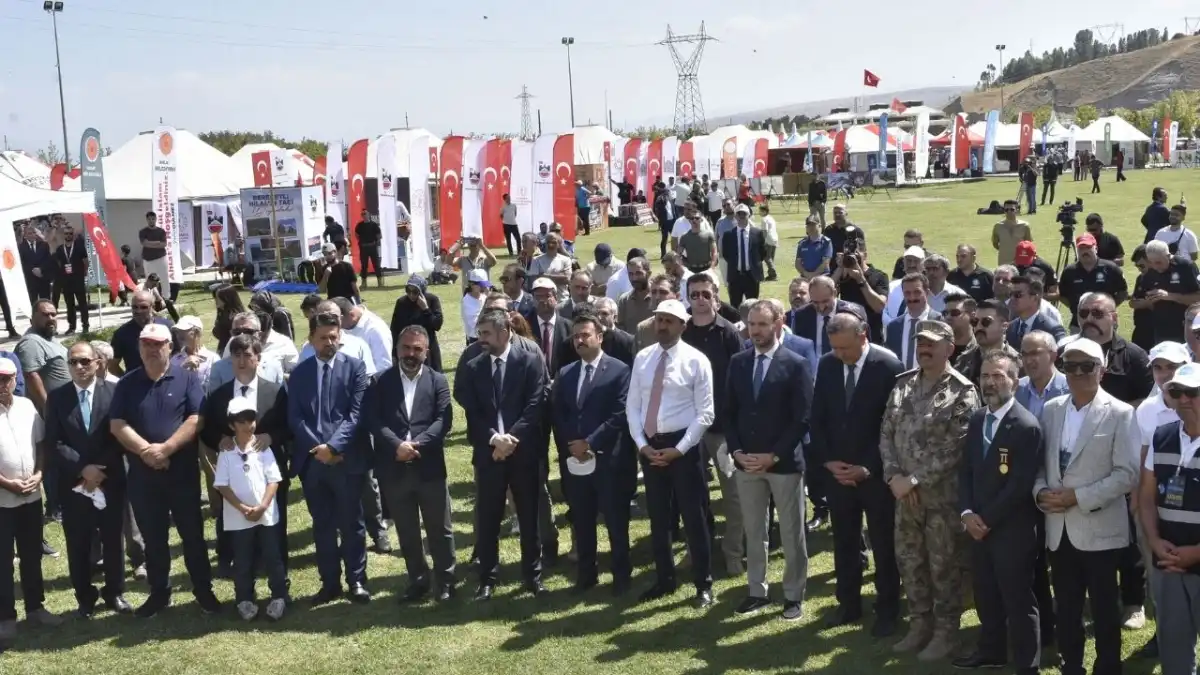 954 yıllık destan yeniden canlandı! Malazgirt Zaferi Ahlat’ta coşkuyla kutlanıyor haberinin görseli
