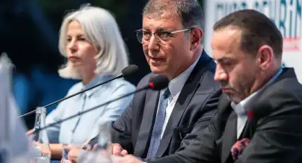 Başkan Tugay’dan bakanlığa sert çıkış: ‘5 kuruş para vermiyor!’