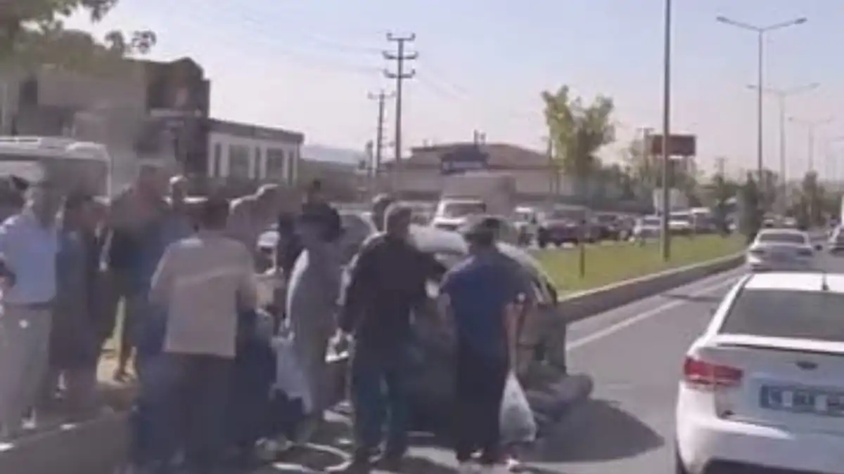 Bursa’da TIR dehşeti: 4 otomobili birden biçti, 7 kişi yaralandı haberinin görseli