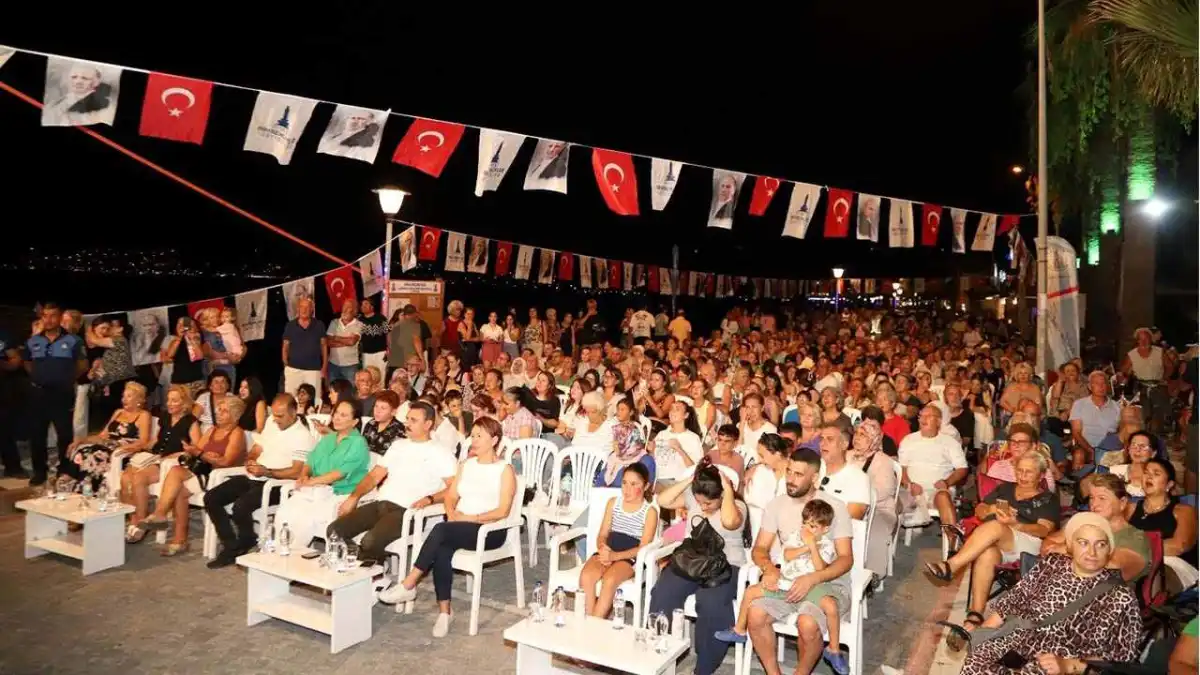 Çandarlı’da müzik ve çocuk coşkusu bir arada haberinin görseli