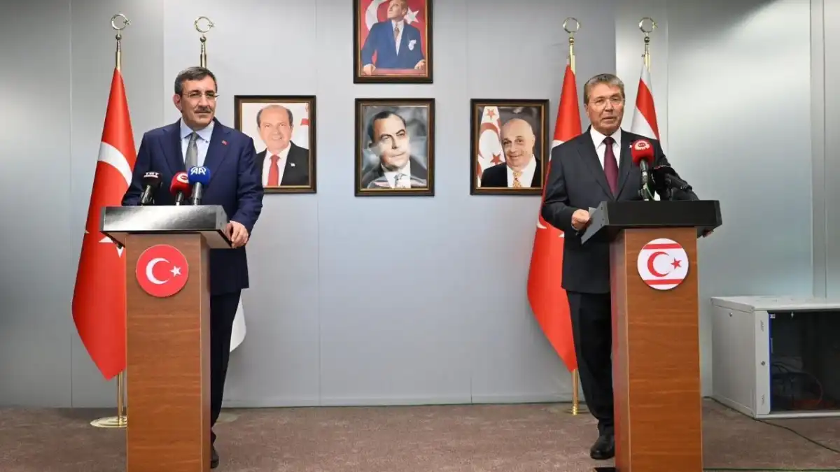 Cevdet Yılmaz KKTC’de: E-Devlet uygulamasının tanıtımı ve kritik görüşmeler gündemde haberinin görseli