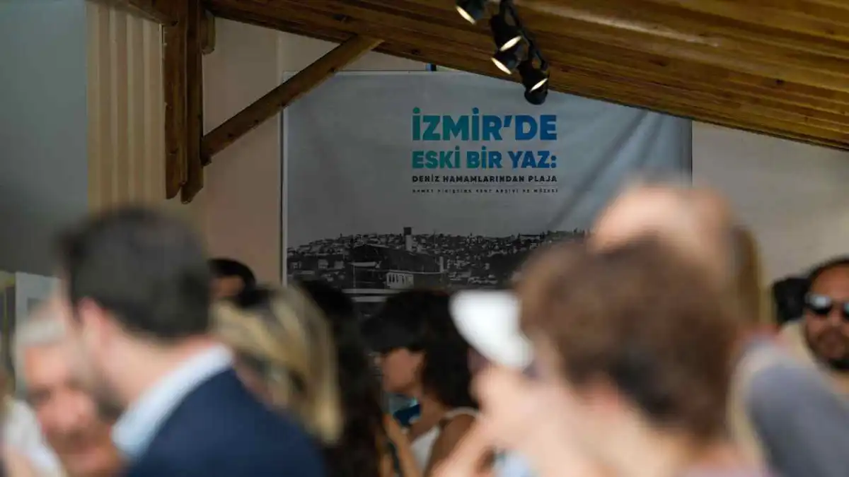 İzmir’de deniz hamamlarına dair ilk sergi: İzmir’de Eski Bir Yaz: Deniz Hamamlarından Plaja haberinin görseli