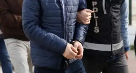 İzmir’de nefes kesen operasyon! Uyuşturucu taciri suçüstü yakalandı