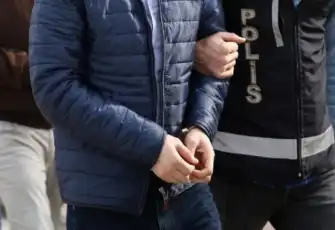 İzmir’de nefes kesen operasyon! Uyuşturucu taciri suçüstü yakalandı