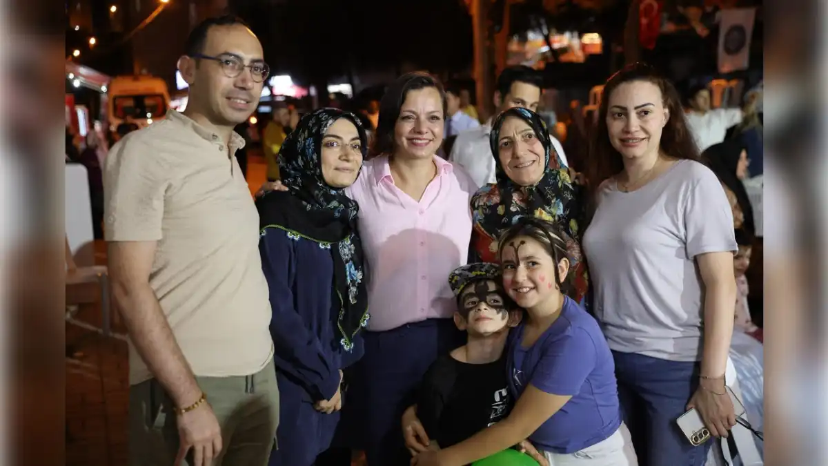 Karabağlar’da aileler ve çocuklar şenlikte buluştu haberinin görseli