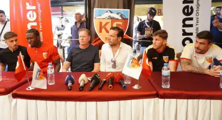 Kayserispor’un yıldızları taraftarla buluştu! Gisdol ve yeni transferlere büyük ilgi