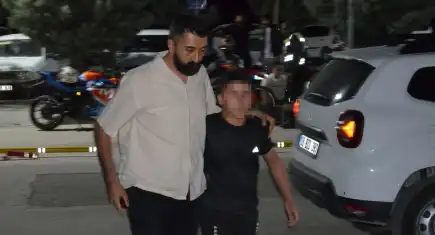 Aksaray’da kanlı gece! 13 yaşındaki kardeş, ablasının sevgilisini ekmek bıçağıyla göğsünden bıçakladı