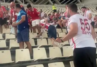 Atina tribünlerinde Samsunspor rüzgarı: Taraftarlar sadece coşku değil, örnek davranışla gündemde!