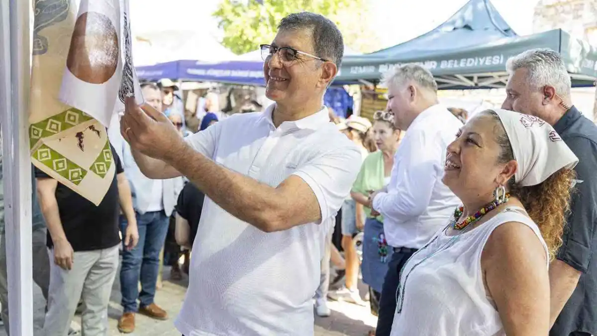 Başkan Tugay, Oyuk Festivali&#039;nde yurttaşlarla buluştu haberinin görseli