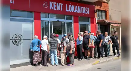 Bir ekmek 15 lira, Buca’da 4 çeşit yemek 50 lira