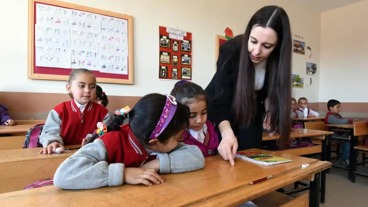 Eğitim-İş’ten MEB’e tepki: Öğretmeni değil, laik eğitimi tehdit eden yapıları denetleyin haberinin görseli