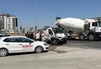 Hatay’da feci kaza: Otomobil ile çekici çarpıştı! 3 ölü 3 yaralı