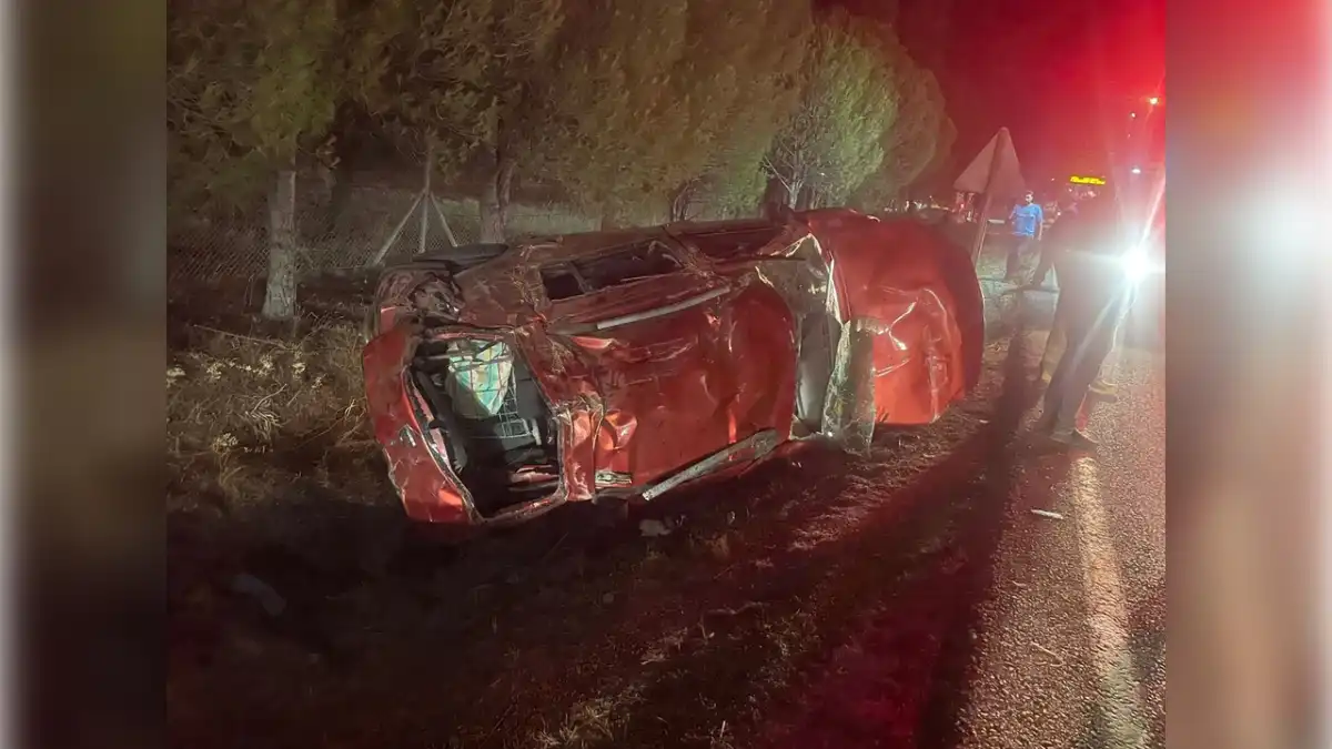 İzmir haber: Foça&#039;da devrilen otomobildeki 4 kişi yaralandı haberinin görseli