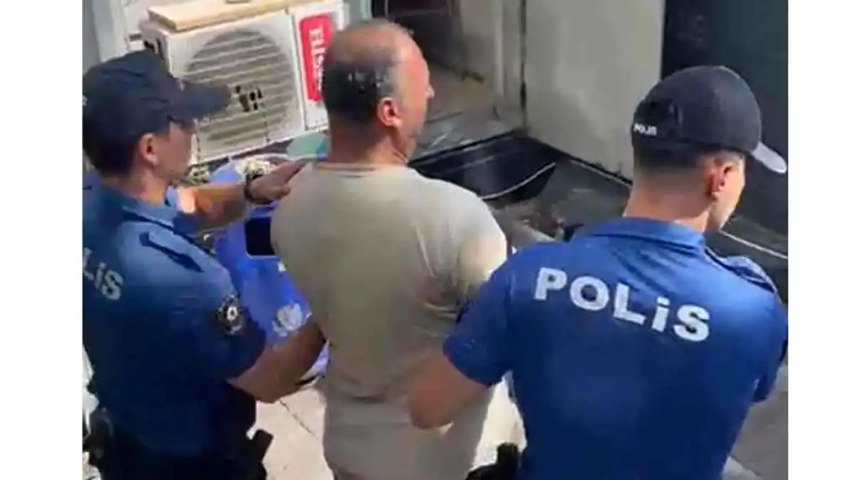 İzmir haber: Konak’ta gasp girişiminde bulunan firari hükümlü suçüstü yakalandı haberinin görseli