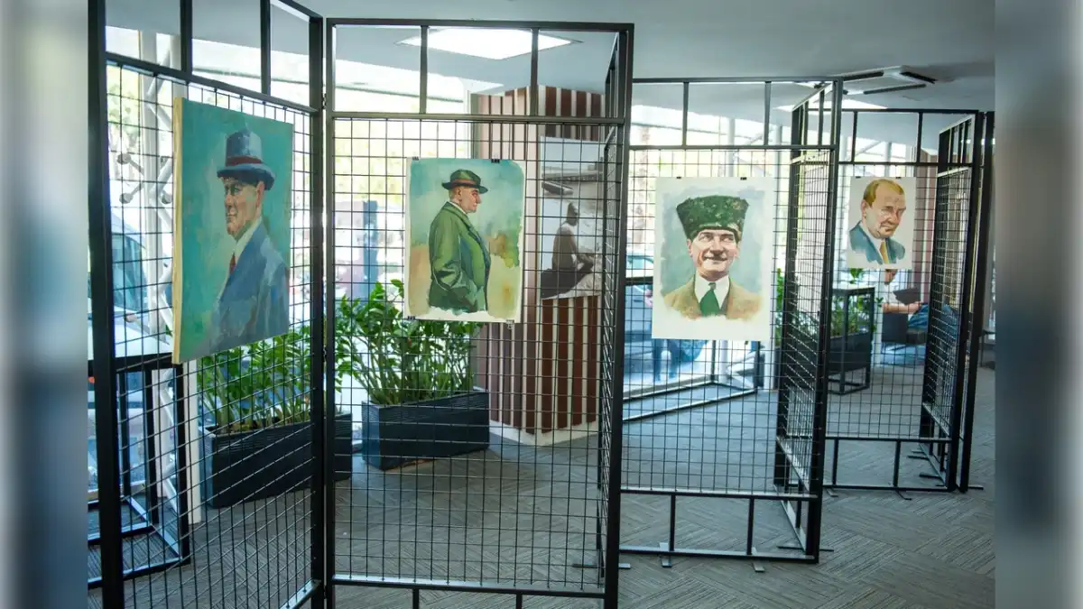Karşıyaka’da Zafer Bayramı’na Özel Atatürk Portreleri Sergisi haberinin görseli