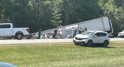 Niagara Şelalesi tur otobüsü devrildi: 5 ölü, yolcular saatlerce enkazda mahsur kaldı