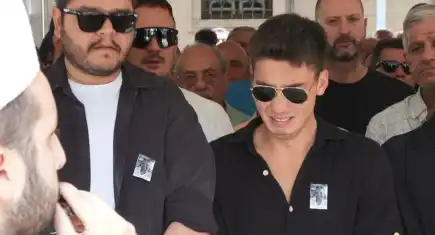 Oyuncu Atakan Özkaya’nın acı günü: Babası son yolculuğuna uğurlandı