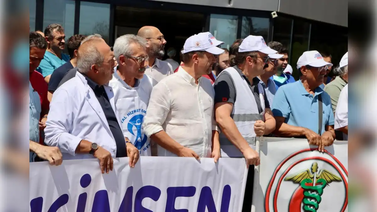 Sağlık emekçilerinden şiddete karşı isyan: Halkla aramızı bozmaya çalışsanız da buradayız haberinin görseli