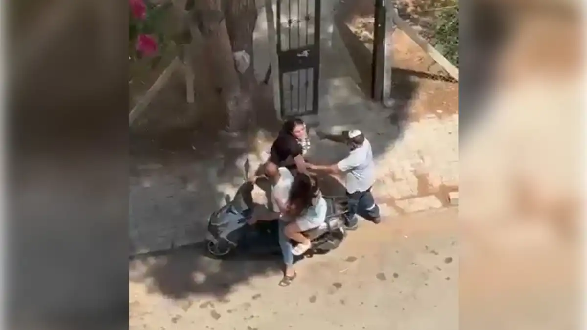 Adana’da anne, kızına saldırdı: Sokak ortasında korku dolu anlar haberinin görseli