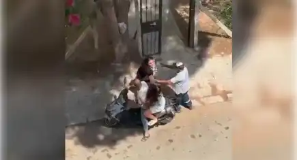 Adana’da anne, kızına saldırdı: Sokak ortasında korku dolu anlar