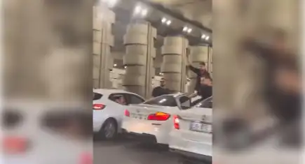 İzmir haber: Alt geçitte yolu kapatan düğün konvoyuna ceza