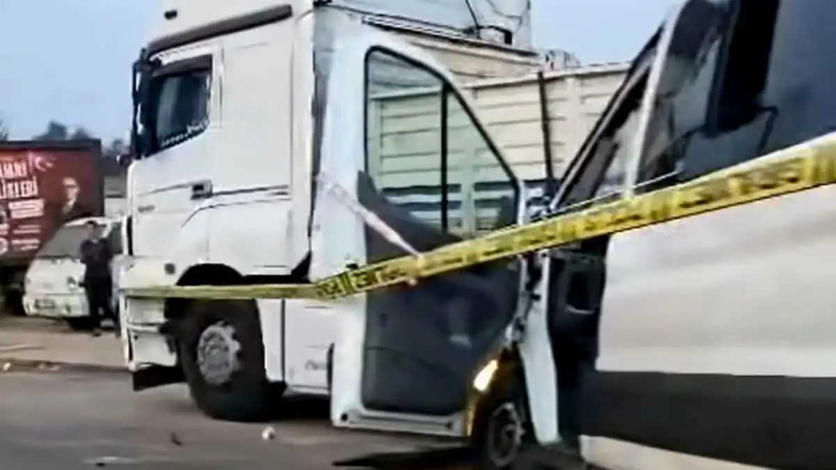 Mersin&#039;de öğrenci minibüsü kazaya karıştı: Ölü ve yaralılar var haberinin görseli